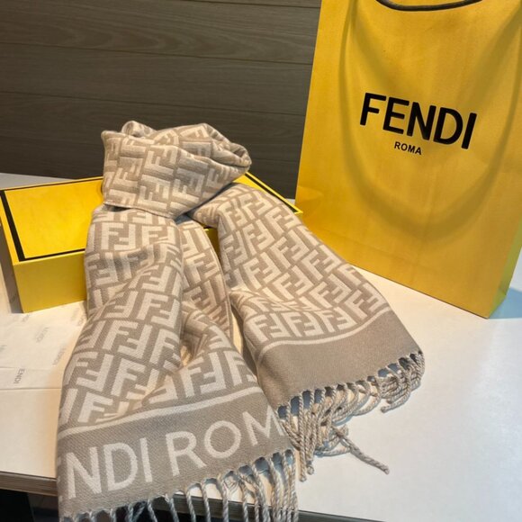 Fendi scarf - Picture 1 of 7